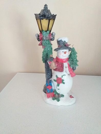Snowman with Lighting Street Lamp