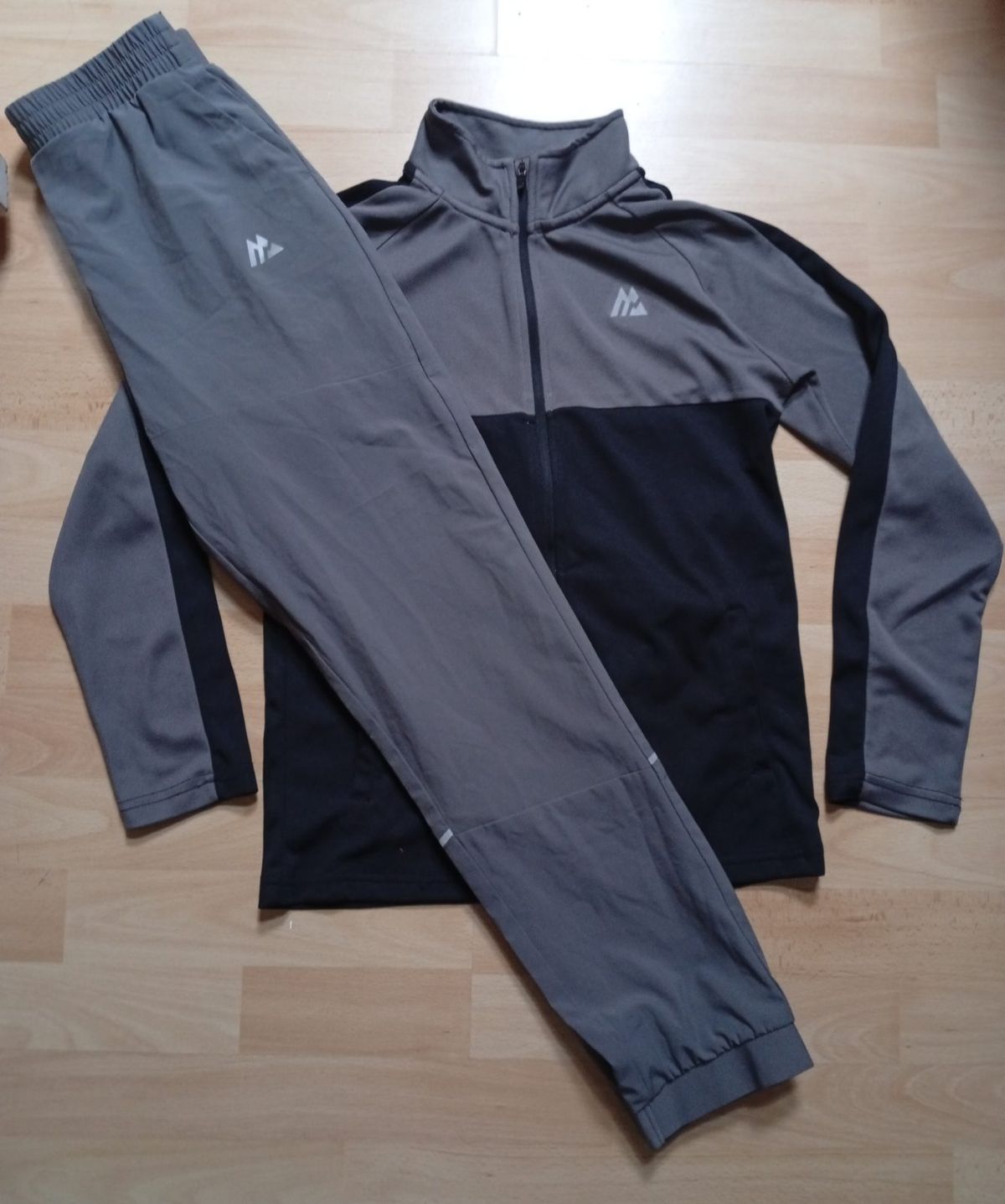 Montirex Tracksuit Size L/B Age 12-13yrs