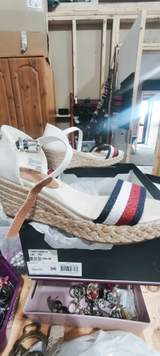 Tommy Hilfiger 4
