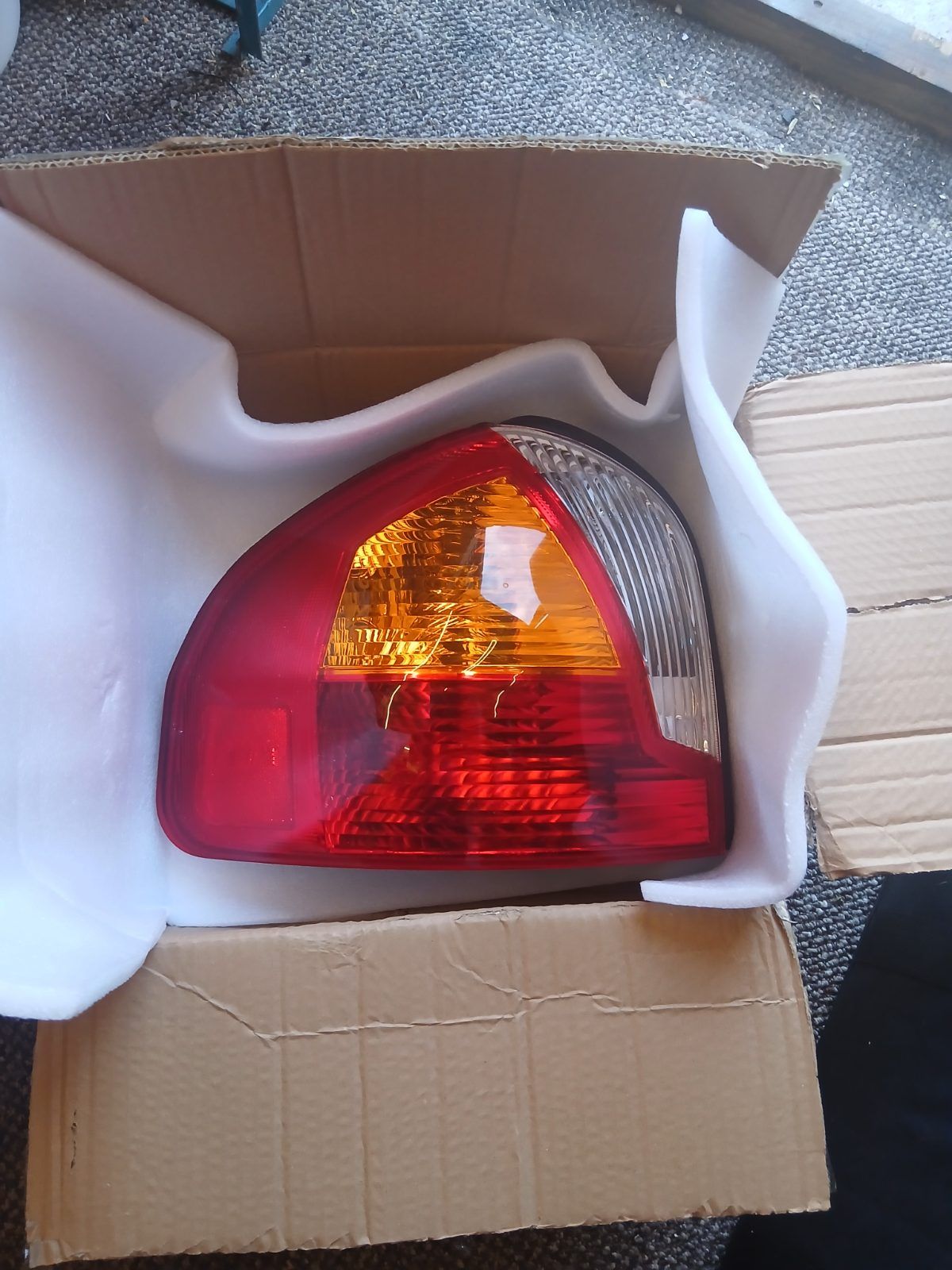 Hyundia Santa Fe Rear LH light