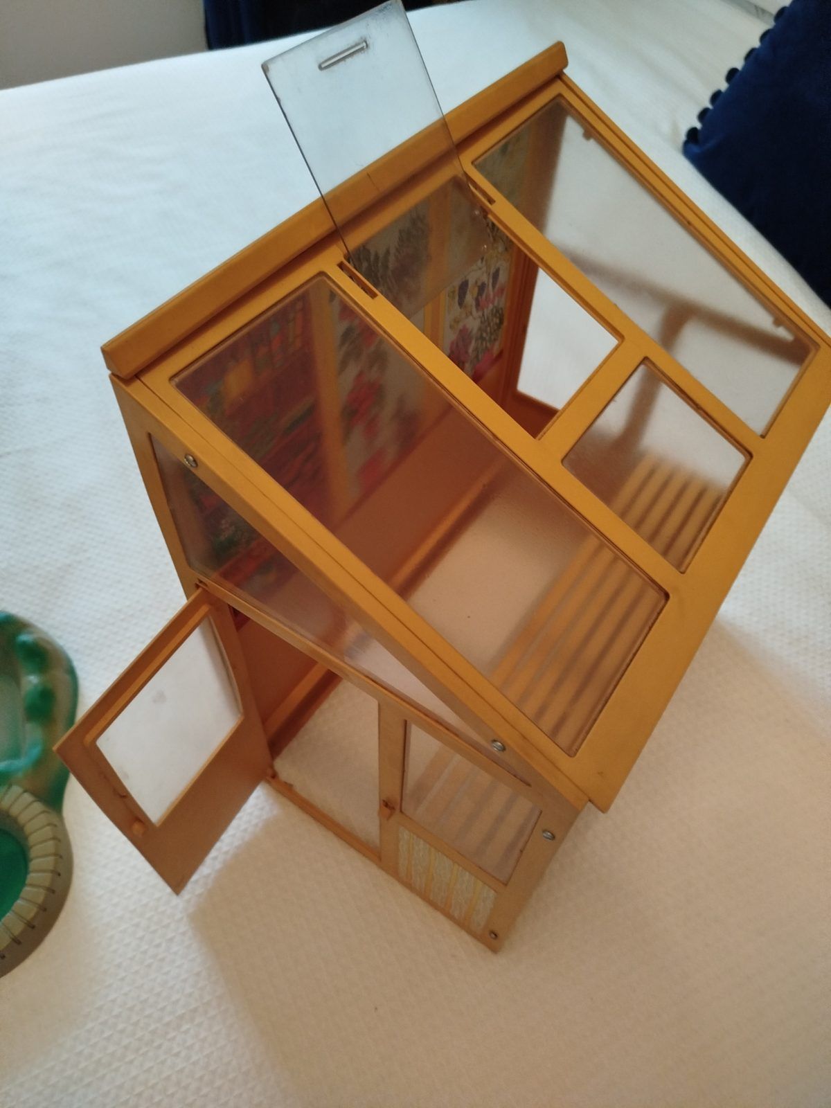 Sindy greenhouse