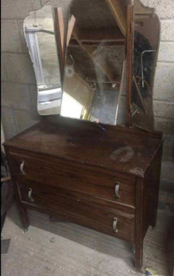 FREE ANTIQUE DRESSING TABLE