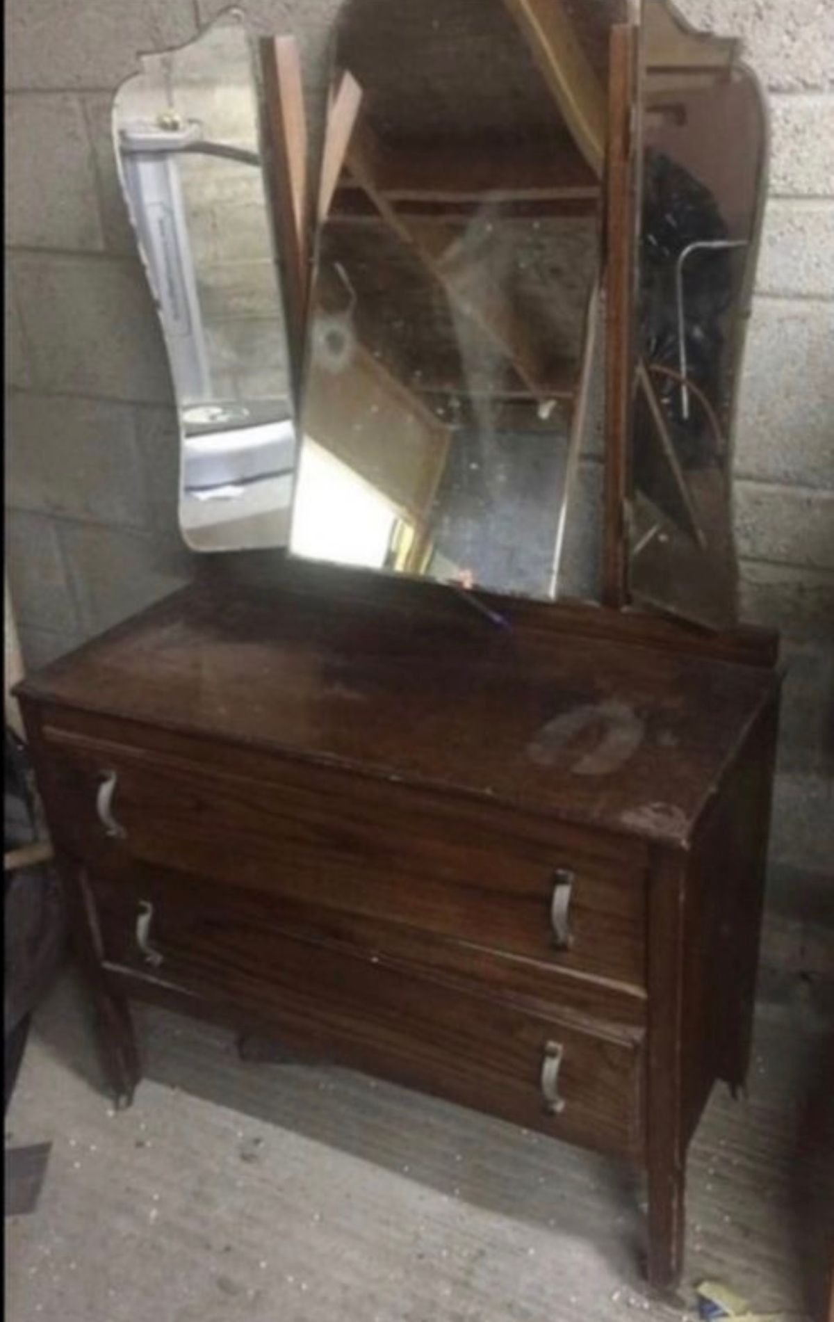 FREE ANTIQUE DRESSING TABLE