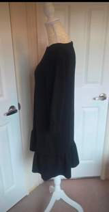 Boohoo Black Ruffle Hem Shift Dress – UK 12 4