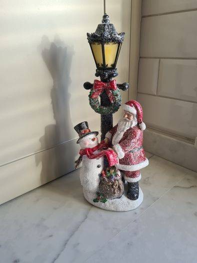 Santa & Snowman with Lighting Street Lamp