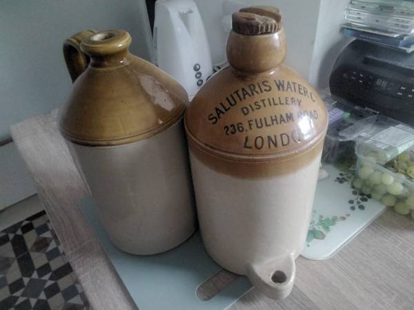 2 large earthenwear jugs